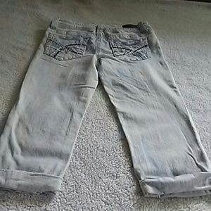 Almost Famous distressed capris. 5